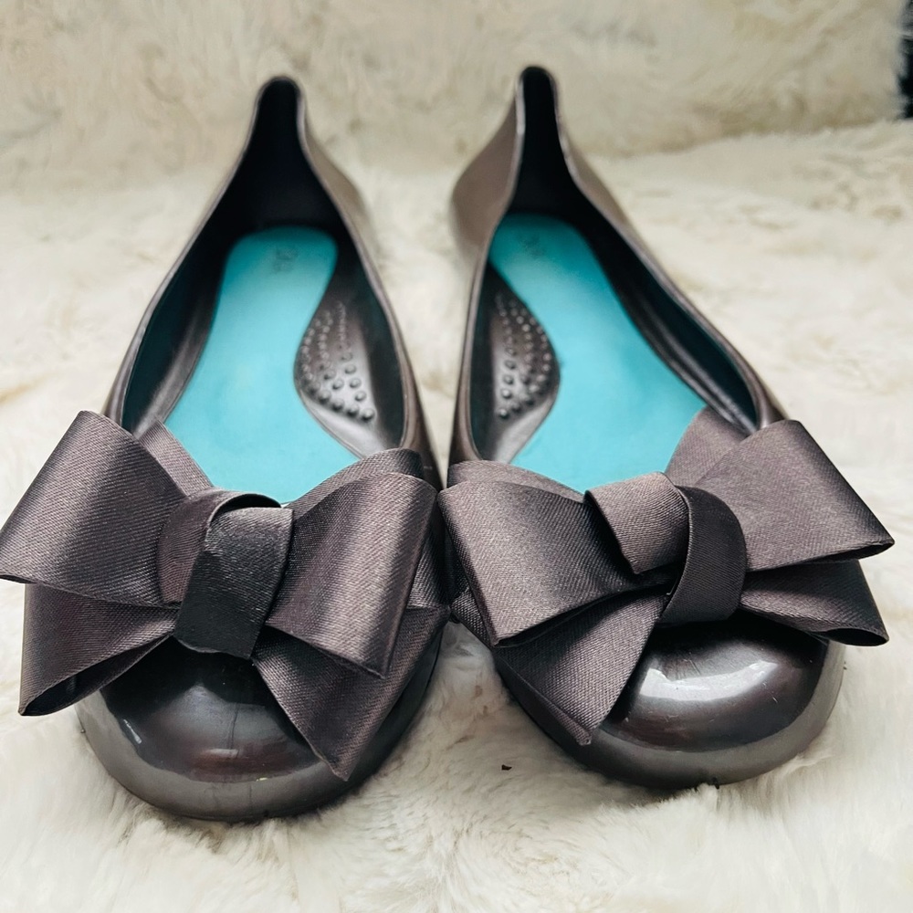 Oka B Flats